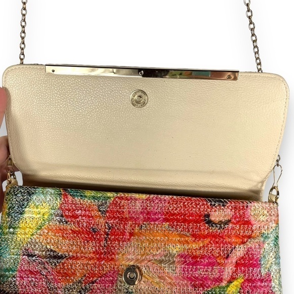 4 for $40 SALE! Woven Straw Cross Body Convertible Clutch Handbag, Floral Print - Picture 8 of 13